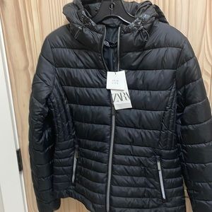 Zara nwt Black puffer with hood size medium
